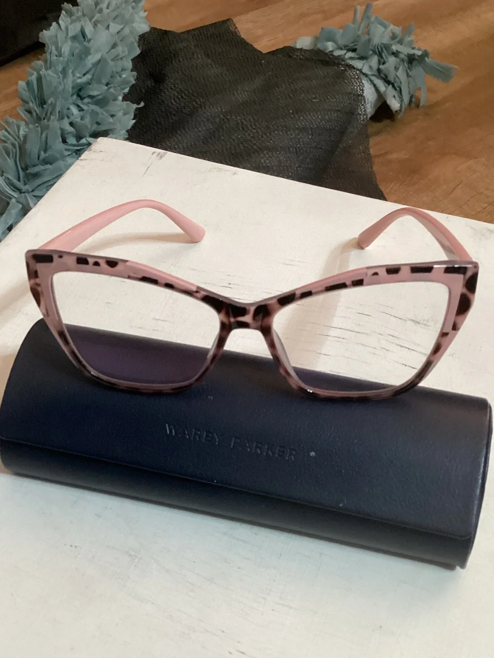 Pink Leopard Readers 150’s - Like New